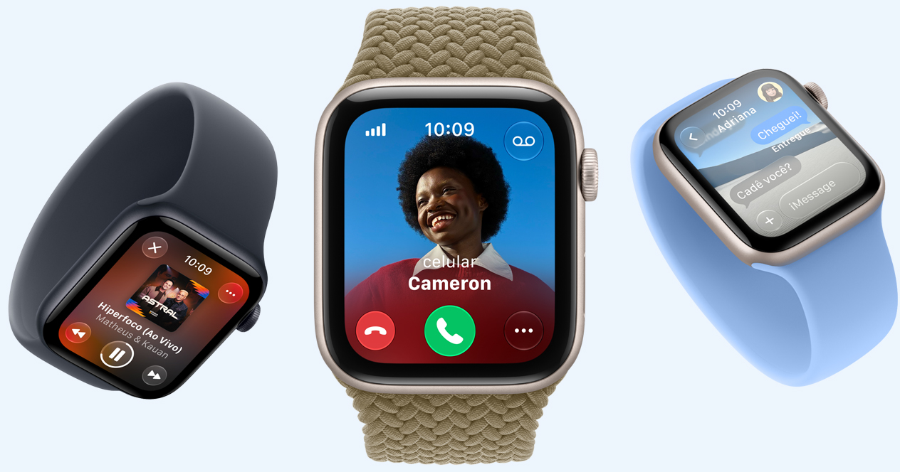 Relógios Apple Watch SE 3 com caixa estelar e meia-noite de alumínio, tela com Apple Music, chamada recebida e app Mensagens, pulseiras: loop solo azul-marinho e azul-floral, loop solo trançada oliva (verde terroso)
