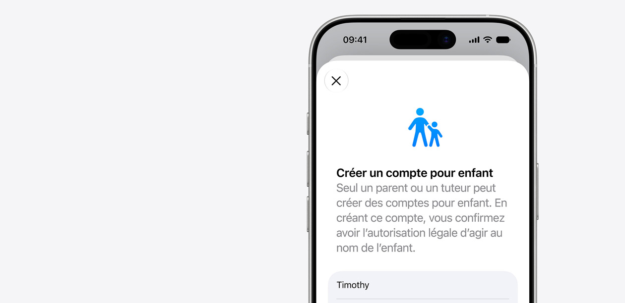 iPhone affichant l’interface de configuration du compte Enfant avec une icône représentant une silhouette d’adulte et une silhouette d’enfant au-dessus des champs de nom de l’enfant.