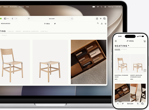 MacBook és iPhone kijelzők, amelyeken ugyanaz a Safari-oldal van megnyitva