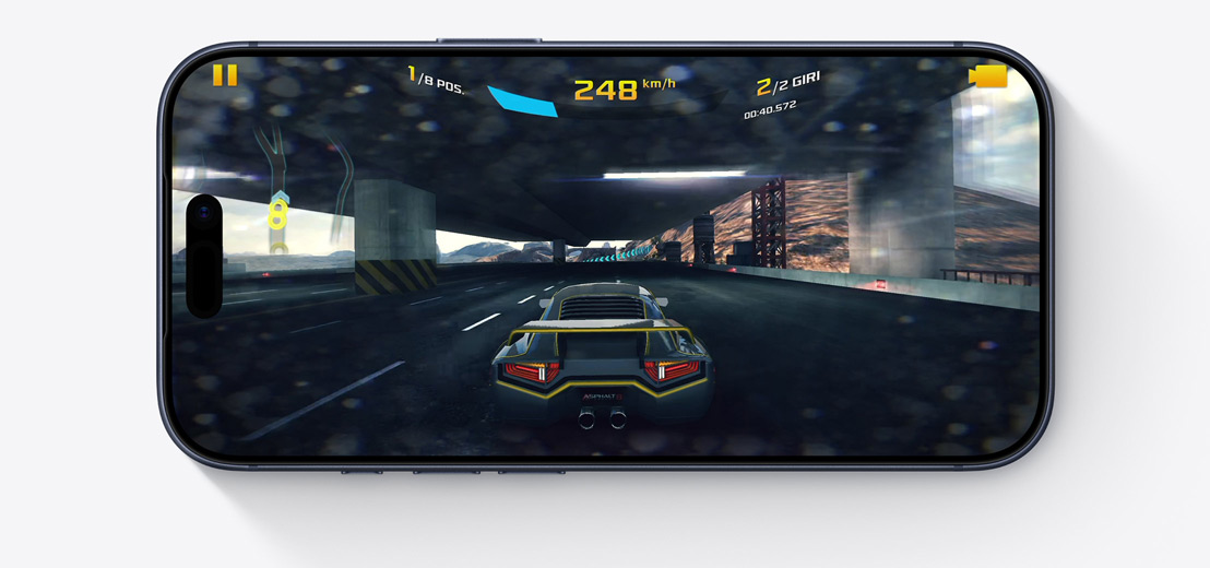 iPhone in orizzontale mostrato di fronte, sul display la scena di un gioco