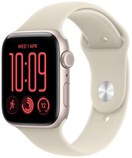 Apple Watch SE 3 z aluminiową kopertą w kolorze księżycowej poświaty i paskiem sportowym w kolorze piasku (jasnobeżowym) z zapięciem z napą i szlufką (srebrna napa). Na prawym boku urządzenia pokrętło Digital Crown, mikrofon i przycisk boczny