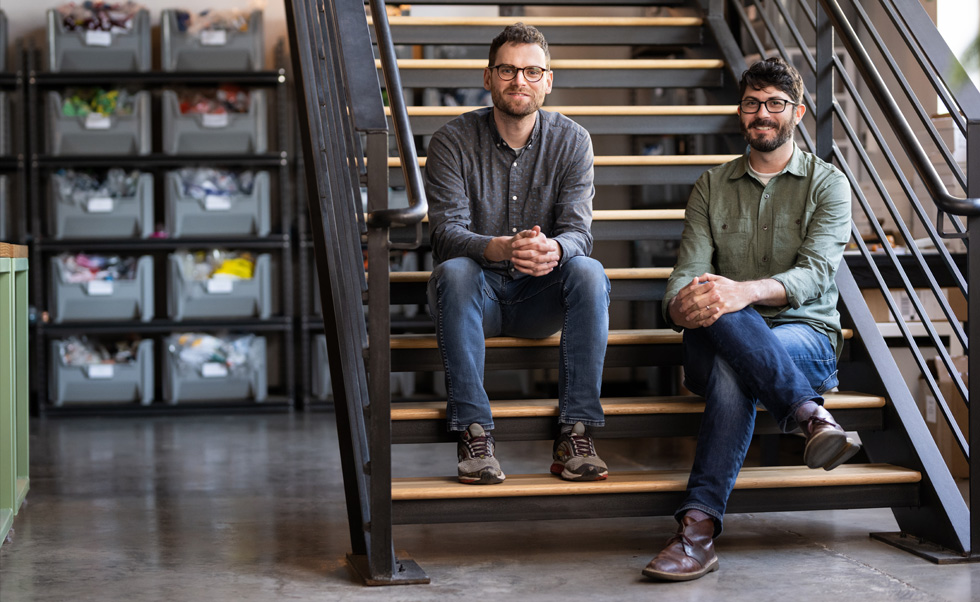 I soci Noah Lee e Dane Jensen hanno come obiettivo il progresso dell’industria tessile.