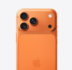 宇宙橙色 iPhone 17 Pro 機身背面，Pro 融合相機系統擴展平台位於頂部