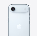 天藍色 iPhone Air 機身背面，融合相機系統擴展平台位於頂部