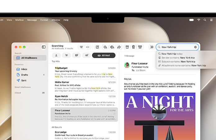 Ứng dụng Mail đang mở trên màn hình MacBook, các email liên quan đến chuyến đi New York được liệt kê, các từ New, York và chuyến đi được tô sáng màu vàng trong các email